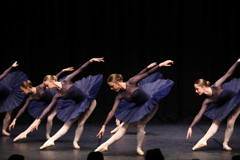 La Vive Studios - School Find 0