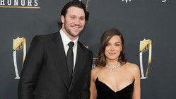 Hailee Steinfeld goes crazy during MNF thriller, Ochocinco discovers Madison Beer & WAG RAGE! Australia Private Schools