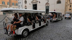 Major city eyes crackdown on golf cart tours as furious locals push back Australia Private Schools