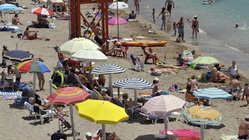 Violent brawl over lounge chairs at famous beach leaves one man dead, others facing charges School Education